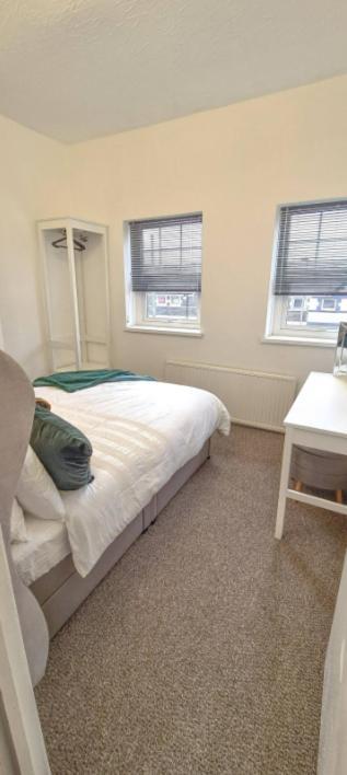 Entire 2 Bed Flat On 3Rd Floor Near City Centre & Stadium Cardiff Exterior foto